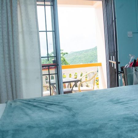 Mountain View Apartments Gros Islet Ngoại thất bức ảnh