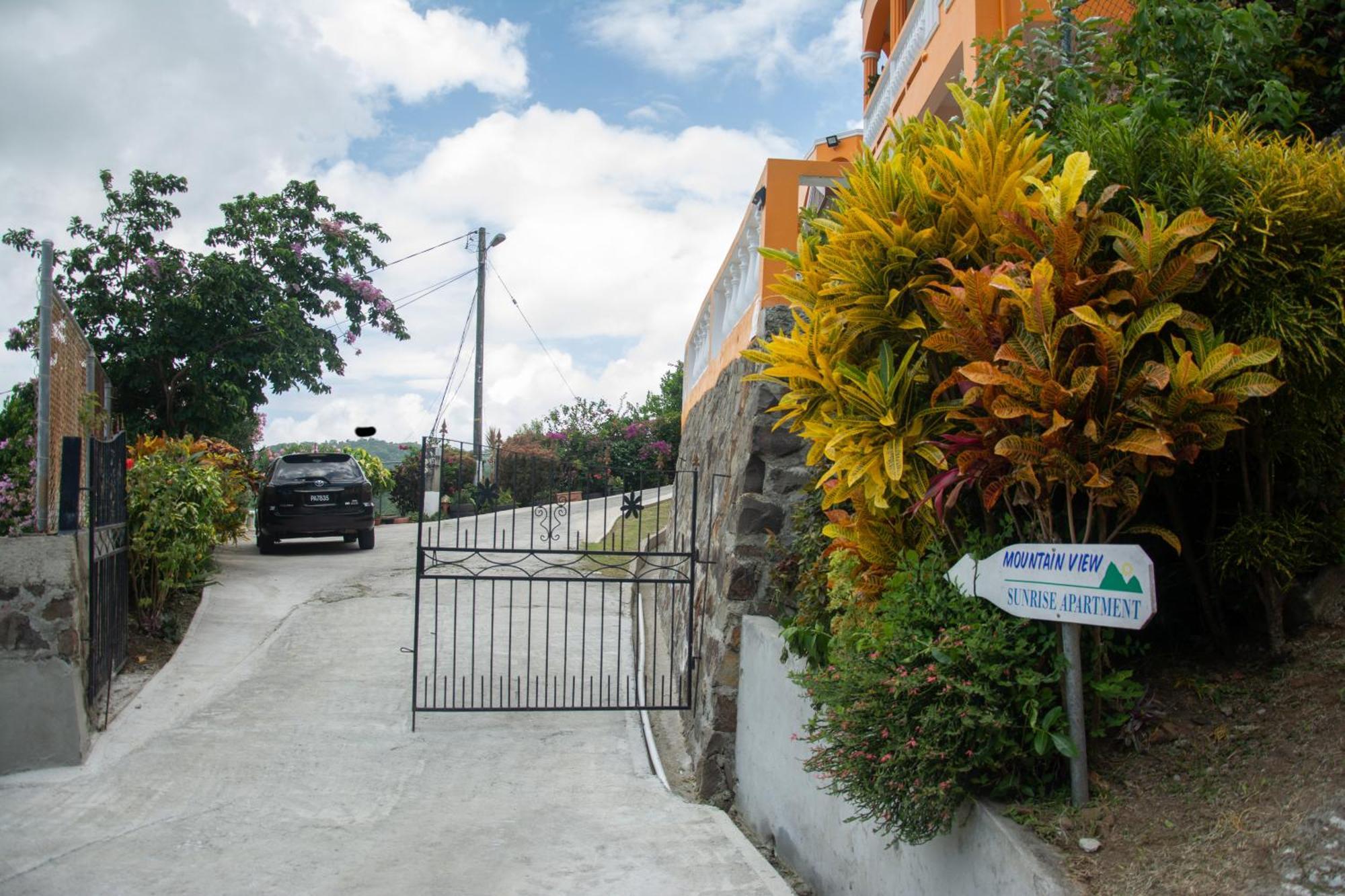 Mountain View Apartments Gros Islet Ngoại thất bức ảnh