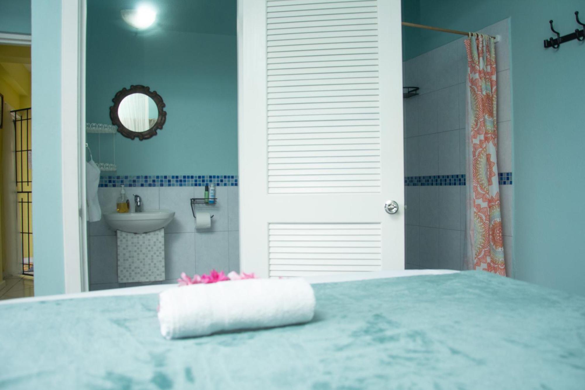 Mountain View Apartments Gros Islet Ngoại thất bức ảnh